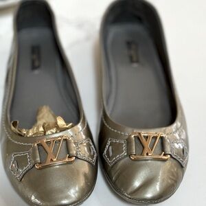 Ballerina flats size 38 in good shape by Louis Vuitton. Metallic bronze